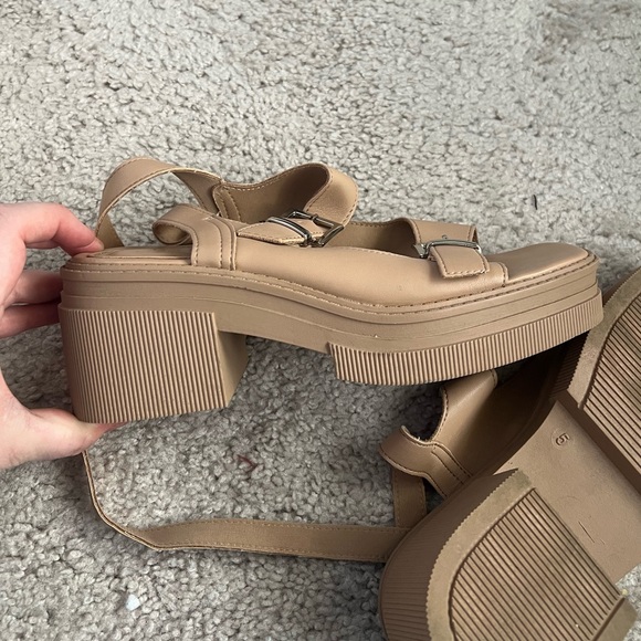 ASOS DESIGN Chunky Platform Sandal in Tan - Picture 3 of 9